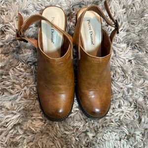 Pierre Dumas Women's Tan Slingback Mules